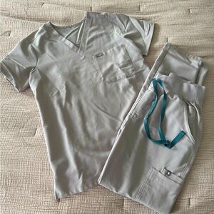 FIGS Scrubs Set- CatarinaTop/High Waisted Yola Skinny Bottom in Slate. Size XS.